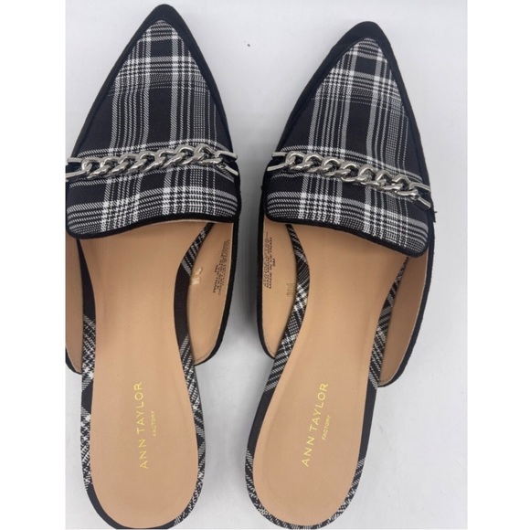 Ann Taylor Womens Black Pointed Toe Chain Slip Mules Size 9.5 Loafers Faux Suede - Picture 6 of 10